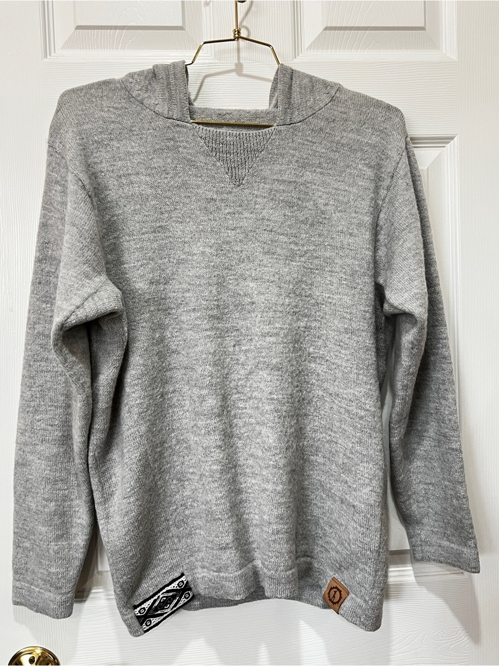 PAKA Unisex Alpaca Royal Hooded Sweater Size Medium Light Gray Long Sleeve Comfy